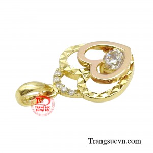 Không những vậy mặt dây còn mang thông điệp gửi gắm cũng như là một lời hứa, lời nhắn nhủ vững tin về một tình yêu hẹn ước.