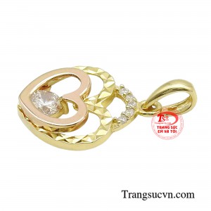 Chiếc mặt dây vừa là món trang sức mang lại vẻ đẹp đồng điệu của tâm hồn vừa là tín vật ý nghĩa khẳng định tình yêu. 