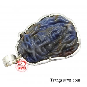 Mặt Đức Chúa Giêsu sapphire luôn được xem là món quà được sử dụng phổ biến dành tặng trong những dịp trọng đại với ý nghĩa mang đến sự thành công. 