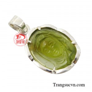 Đá Tourmaline xanh lục được xem là con mắt thứ ba mang nguồn năng lượng dồi dào.