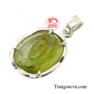 Đá Tourmaline cũng được biết đến khả năng làm dịu tâm trí, giúp người đeo luôn cảm thấy bình an. 