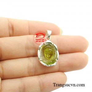 h của Đức Mẹ luôn được lựa chọn để đem bên người vừa là món trang sức làm đẹp, vừa là vật phẩm tâm linh khiến người đeo an tâm. 