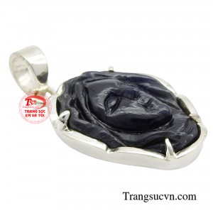 Đá quý sapphire không đơn thuần là trang sức nó còn mang ý nghĩa tâm linh sâu sắc.