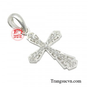 Chiếc mặt dây sở hữu nét đẹp tinh tế mà không một tín đồ công giáo hay tín đồ thời trang nào có thể làm ngơ. 