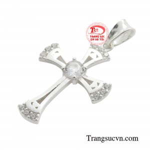 Với biểu tượng cây thánh giá, chiếc mặt dây giúp cho con người hướng đến những điều tốt lành trong cuộc sống. 