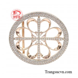 Mặt thắt lưng thời thượng là món đồ giúp chị em khéo léo che đi khuyết điểm của cơ thể, đồng thời tạo điểm nhấn cực kỳ sang trọng nơi vòng 2.