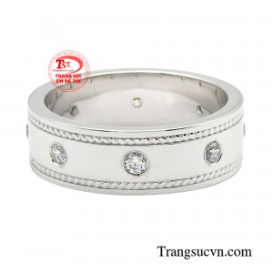 Một chiếc nhẫn nam thích hợp sẽ giúp đấng mày râu tự tin thể hiện phong độ, bản lĩnh của mình.