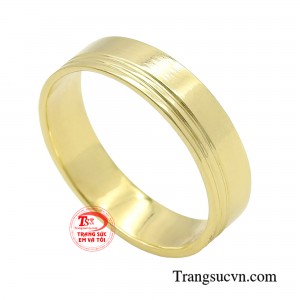 Vì độ dày của nhẫn vừa phải, gọn nhẹ nên thiết kế này có thể trở thành người bạn đồng hành của quý ông mọi lúc mọi nơi.