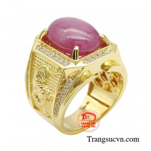 Nhẫn nam ruby sao vượng khí chạm khắc hai linh vật rồng và hổ thể hiện sự tinh tế và sang trọng. 