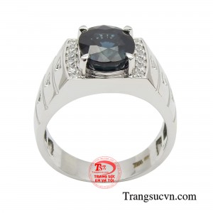 Mà còn là món trang sức tôn lên nét đẹp lịch lãm, nam tính và đẳng cấp của quý ông.
