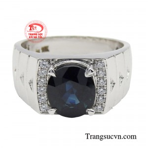 Hội tụ tinh hoa của vũ trụ, toát lên phong thái đĩnh đạc, uy quyền của bậc vương giả.