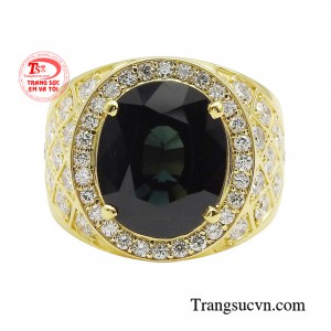 Đá sapphire được cắt giác hình oval vô cùng đặc biệt và ấn tượng. 