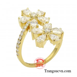 Nhẫn nữ hoa cỏ mùa xuân tựa như làn gió tinh nghịch, lãng mạn mà không kém phần thu hút