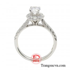 Chiếc nhẫn chính là món phụ kiện tạo điểm nhấn hoàn hảo mà bất kì cô nàng nào cũng nên sở hữu cho bộ sưu tập trang sức của riêng mình. 