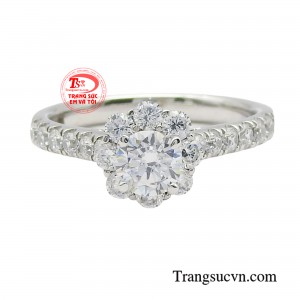 Chỉ với một chiếc nhẫn đơn giản, bất kì cô gái nào cũng có thể ghi dấu ấn phong cách thời thượng trong những cuộc gặp gỡ.