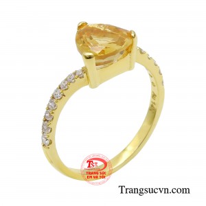 Nhẫn nữ thạch anh phóng khoáng với thiết kế trang nhã, đầy cuốn hút từ chất liệu vàng 14k cao cấp