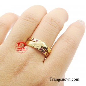 Không những vậy màu đỏ của đá ruby còn là biểu trưng cho tình yêu nồng nàn, sức khỏe cường tráng.