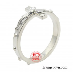Nhẫn thánh giá bạc ban ơn nhắc nhở chúng ta về sự hy sinh lớn lao, tình yêu thương khôn xiết của Chúa đối với nhân loại.