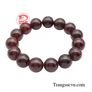 Chuỗi tay garnet 14 ly được biết đến là một loại đá quý mang lại vận may và tài lộc. 