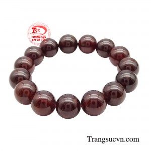 Vòng tay đá garnet là chiếc vòng tay phong thủy đẹp mắt và đa dạng tính năng.
