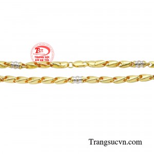 Khi đeo trên mình chiếc dây chuyền đầy lịch lãm này bạn còn khẳng định được sức cuốn hút của đàn ông, gu thẩm mỹ cũng như độ tinh tế và bắp kịp với xu hướng hiện đại. 