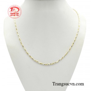 Dây chuyền nữ vàng cuốn hút là món trang sức thời thượng mang đến niềm kiêu hãnh và cảm hứng thời trang bất tận mà bất kỳ cô gái nào cũng mong muốn được sở hữu. 