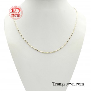 Dây chuyền nữ vàng kiêu sa tôn vinh người phụ nữ bản lĩnh và tràn đầy yêu thương. 