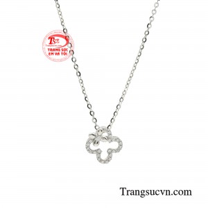 Vậy nên một chiếc dây chuyền thời thượng sẽ là yếu tố quan trọng tạo nên vẻ ngoài thanh lịch kiều diễm cho cô nàng hiện đại. 