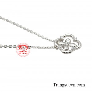 Điểm nổi bật ở chi tiết thiết kế dễ phối đồ, không kén da nhưng vẫn giúp các chủ nhân toát lên cá tính riêng biệt.