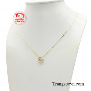 Sản phẩm không chỉ đáp ứng tiêu chí giúp người phụ nữ tôn lên nét đẹp của bản thân, còn phần nào thể hiện phong cách của từng người. 