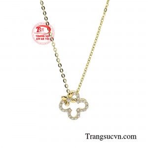 Chiếc dây chuyền sẽ luôn đồng hành cùng chị em phụ nữ, mang tới cho người đeo sự tự tin và phong thái quyến rũ trong cuộc sống mỗi ngày.