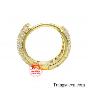 Sản phẩm thiết kế độc lạ thể hiện gu thẩm mỹ cá nhân, tôn lên vẻ đẹp của các cô gái làm hút mắt người nhìn. 