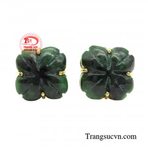 Hoa tai cẩm thạch thịnh vượng là một món trang sức đẹp mắt và cao cấp, được chế tác từ ngọc cẩm thạch thiên nhiên.