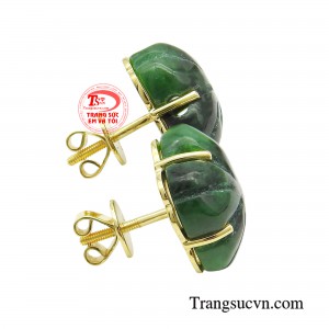 Bông tai cẩm thạch là một trong những sản phẩm trang sức được những khách hàng có độ tuổi trung niên trở lên cực kỳ yêu thích.