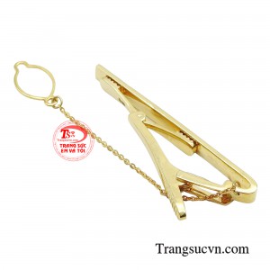 Với thiết kế đơn giản và tinh tế, chi tiết tinh xảo phối cùng chất liệu vàng 10k, kẹp cà vạt cao cấp là mẫu phụ kiện thời trang mà bạn không thể bỏ qua. 