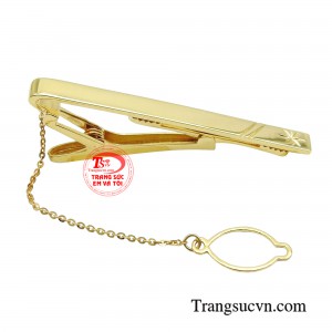 Hãy thử phối cùng chiếc kẹp cà vạt này để tạo vẻ ngoài sang trọng cho bộ trang phục của mình, bạn chắc chắn sẽ trở thành anh chàng phong cách nhất trong cả văn phòng. 