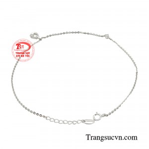 Sản phẩm được chế tác từ vàng 10k, sáng bóng và bền đẹp chắc chắn được các bạn nữ yêu thích.