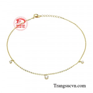 Lắc chân vàng thanh lịch khiến nàng nâng tầm phong cách không còn đơn điệu.