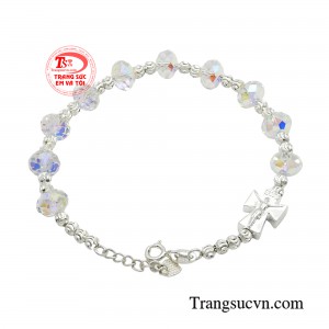 Cũng là điểm nhấn quan trọng giúp hoàn thiện bộ trang phục cho các chị em.