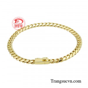 Lắc tay nam vàng 18K là trợ thủ đắc lực giúp phái mạnh trở nên cá tính cũng như khẳng định phong cách của mình.