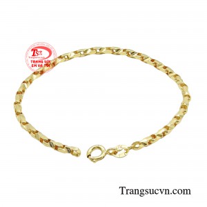 Một chiếc lắc tay với kiểu dáng độc đáo giúp phái mạnh thu hút may mắn, tài lộc, thuận lợi trong đường tình duyên lẫn công việc. 