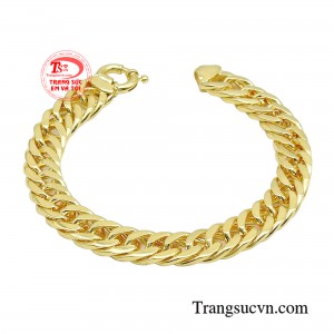 Lắc tay nam vàng tinh tế là món trang sức được nhiều chàng trai cá tính, yêu thích sự nổi bật giữa đám đông, mong muốn thu hút được nhiều sự chú ý.