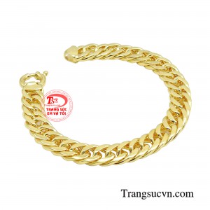 Mẫu lắc tay nam vàng 18K này gồm nhiều mắt xích liên kết lại với nhau, tạo cảm giác tinh tế, tỉ mỉ và thể hiện được sự trẻ trung, năng động và hiện đại.
