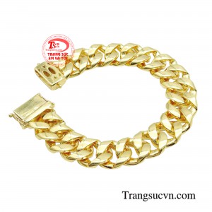 Dù được thiết kế không quá cầu kỳ nhưng kiểu lắc tay to bản giúp người đeo toát lên khí chất sang trọng cũng như phong cách cá tính của một quý ông.