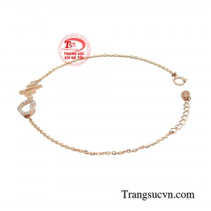 Với phái đẹp, lắc tay là một món đồ trang sức không thể thiếu.