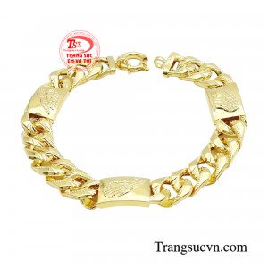 Lắc tay vàng tây khí chất được ví như là món phụ kiện trang sức ngôn ngữ không lời, gián tiếp bộc lộ sự nam tính, mạnh mẽ của quý ông giúp tạo ấn tượng với người đối diện. 