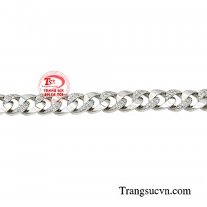 Không những vậy sản phẩm còn mang đến sự sang trọng, một phong cách lịch lãm của một quý ông đích thực.