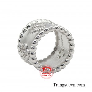 Dù kết hợp với phong cách nào đi nữa, bạn cũng có thể thể hiện phong cách bản thân một cách hoàn hảo.