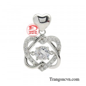 Mặt dây chuyền vàng trắng phong cách nhập nhập khẩu Korea là sản phẩm không thể vắng mặt trong bộ trang sức của mọi cô gái.