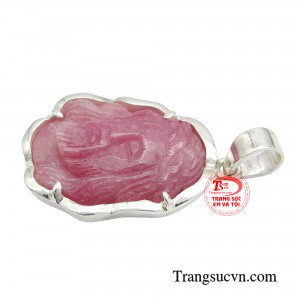Trong quan niệm phong thủy, ruby đỏ và hình tượng Chúa Jesus đều mang đến những giá trị nổi bật và ý nghĩa tâm linh sâu sắc.